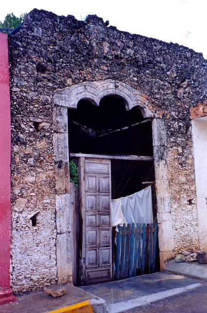 Gutted house in Tihosuco